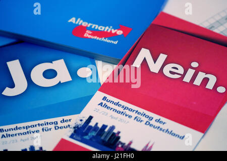 Colonia, Germania. 23 apr, 2017. Segni di voto può essere visto in alternativa fuer Deutschland parte contraente della convenzione nazionale in Maritim Hotel a Colonia, Germania, 23 aprile 2017. Foto: Michael Kappeler/dpa/Alamy Live News Foto Stock