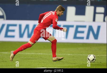 Gelsenkirchen, Germania 23 aprile 2017, Bundesliga giornata 30, FC Schalke 04 vs Rasenballsport Leipzig: Timo Werner (Leipzig) controlla la sfera. Credito: Juergen schwarz/Alamy Live News Foto Stock
