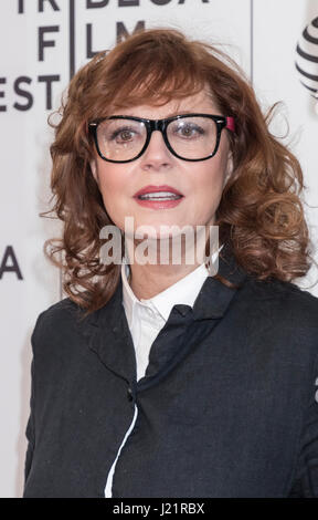 New York, Stati Uniti d'America. 23 apr, 2017. NEW YORK, NY, Stati Uniti d'America - 23 aprile: Susan Sarandon assiste il 2017 Tribeca Film Festival - 'Bombshell: Il Hedy Lamarr Story' proiezione al Teatro SVA, Manhattan Credito: Sam Aronov/Alamy Live News Foto Stock