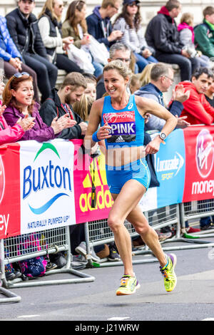 St James Park, London, Regno Unito. 23 apr, 2017. Migliaia di prendere parte alla trentasettesima maratona di Londra Credito: Alan Fraser/Alamy Live News Foto Stock