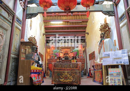 Piccolo tempio sulla strada Shennong in Tainan Taiwan. Shennong strada storica è un luogo unico con la storia del vecchio porto durante la Dinastia Qing. Foto Stock