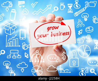 Tecnologia, internet, business e marketing. Giovane donna di affari di parola di scrittura:fai crescere il tuo business Foto Stock