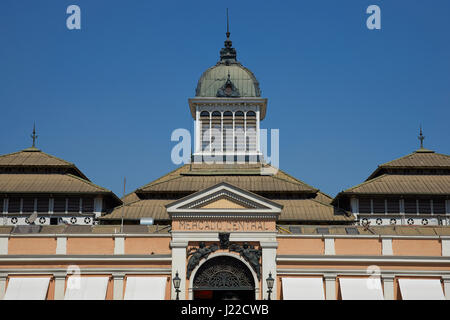 Historic Mercado Central edificio nel centro di Santiago, capitale del Cile del principale mercato del pesce e i ristoranti di pesce. Foto Stock