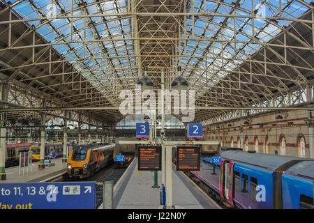 Stazione dei treni di Manchester Piccadilly, Manchester, Regno Unito Foto Stock