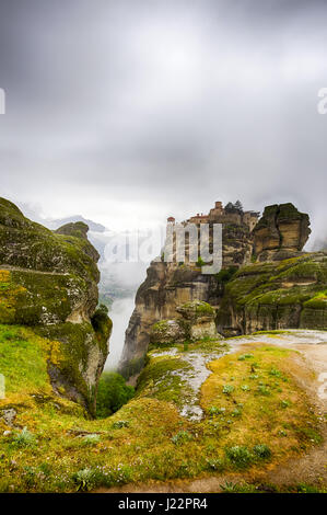 Vista distante sul Grand Meteoro monastero, Grecia Foto Stock