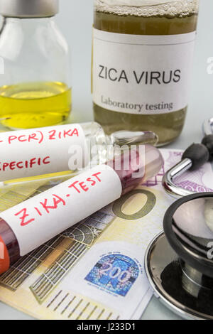 Test per la ricerca della prova di Zika e fiale sui biglietti di euro, concetto di pagamento congiunto farmaceutica Foto Stock