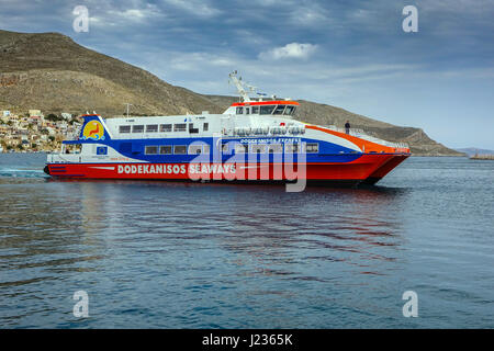 Dodecanneso Express ad alta velocità che arrivano in traghetto in Pothia, Kalymnos Foto Stock