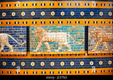 Lion sollievo sui mattoni smaltati da Ishtar Gate, Babilonia, Iraq costruito in circa 575 BC, Istanbul Museo Archeologico. Foto Stock