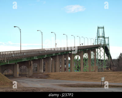 Alessandria Bay, New York, USA.Marzo 10, 2017. Vista delle mille isole Bridge da noi le dogane e le frontiere motivi Autorità di New York Foto Stock