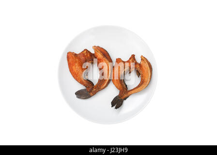 Frittura di sole asciugato Striped Snakehead pesce sulla piastra, isolato Foto Stock