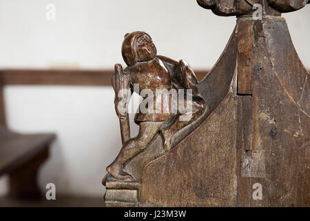 Banco di Pew fine sculture medievali, Thurgaton Chiesa, Norfolk Foto Stock