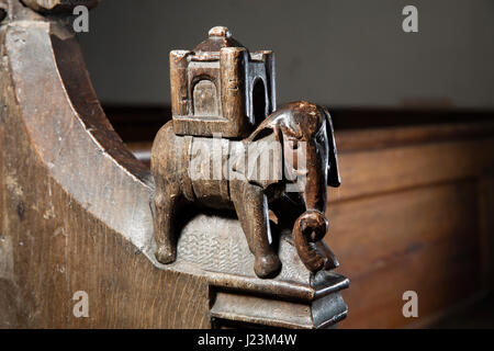 Banco di Pew fine sculture medievali, Thurgaton Chiesa, Norfolk Foto Stock