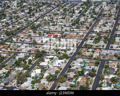 Las Vegas NV - 28 Luglio 2016: case residenziali nei sobborghi di Las Vegas, visto dal ponte obervation della Stratosphere Tower. Foto Stock