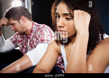 Un colpo di un interracial giovane avente un rapporto problema Foto Stock