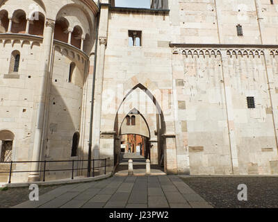 Achway della Cattedrale Metropolitana di Santa Maria Assunta e San Geminiano di Modena. Emilia Romagna. L'Italia. Foto Stock