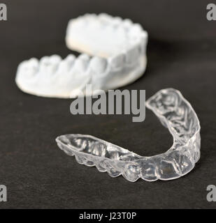 Silicone vassoio dentale e isolato dello stampo Foto Stock