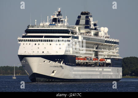 Costellazione di celebrità sul Mare del Nord canale. CELEBRITY CONSTELLATION è un millennio-class nave da crociera di Celebrity Cruises. Foto Stock