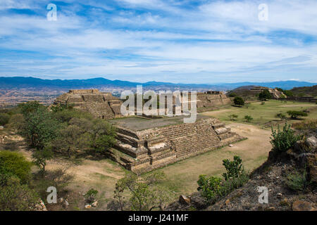 Vista del Monte Alban rovine di Oaxaca, Messico Foto Stock