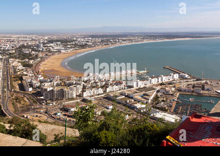 Vista Aerea della Marina e la spiaggia di Agadir, Marocco Foto Stock