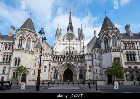 Il Royal Courts of Justice su Strand, Londra, Regno Unito Foto Stock
