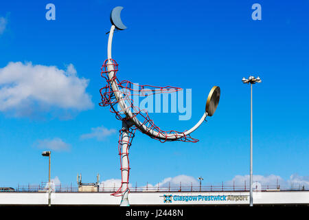 Uomo volante simbolo fuori Glasgow Prestwick Airport, Prestwick, Ayrshire, in Scozia, Regno Unito Foto Stock