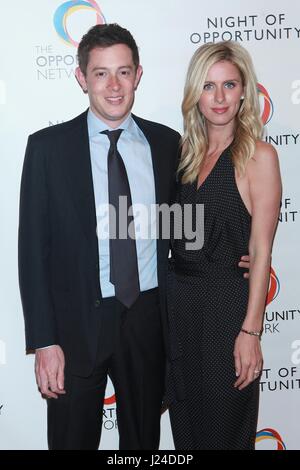 New York, NY, STATI UNITI D'AMERICA. 24 apr, 2017. Nicky Hilton Rothschild e James Rothschild al 2017 notte di Gala di opportunità a Cipriani Wall Street il 24 aprile 2017 a New York City. Credito: Diego Corredor/media/punzone Alamy Live News Foto Stock