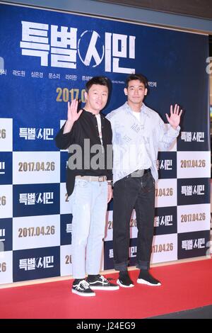 Seul in Corea. 24 apr, 2017. Sae Ron Kim, B1A4, Jung jae Lee, Hyo rin Min frequentare il VIP premiere del cittadino speciale a Seul, in Corea il 24 aprile, 2017.(Cina e Corea diritti) Credito: TopPhoto/Alamy Live News Foto Stock