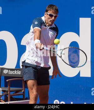 Barcellona, Spagna. Xxv Aprile, 2017. Lo spagnolo giocatore di tennis Tommy ROBREDO: risultati nei durante un primo giro di gioco contro Yuichi Sugita a "Barcelona Open Banc Sabadell - Trofeo Conde de Godó'. Credito: David Grau/Alamy Live News. Foto Stock