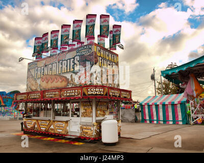 Solvay, New York, Stati Uniti d'America. Agosto 29, 2015. Prima dell'apertura di Midway al New York State Fair Foto Stock