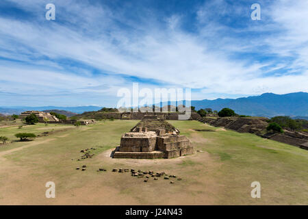 Vista del Monte Alban rovine di Oaxaca, Messico Foto Stock