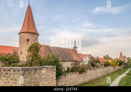 Mura medievali della città di Wolframs Eschenbach, Baviera, Germania | Mittelalterliche Stadtmauer Wolframs von Eschenbach, Bayern, Deutschland Foto Stock
