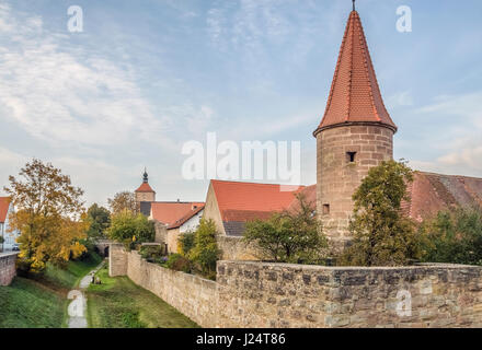 Mura medievali della città di Wolframs Eschenbach, Baviera, Germania | Mittelalterliche Stadtmauer Wolframs von Eschenbach, Bayern, Deutschland Foto Stock