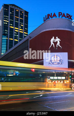 Il 'Luna Park' stadium dopo il tramonto. San Nicolás, Buenos Aires, Argentina. Foto Stock