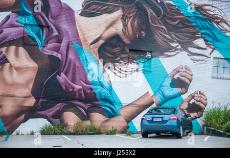 James Bullough outerspaceproject della carta murale lungo Ponce de Leon Avenue in Atlanta, Georgia Poncey-Highland del vicinato. (USA) Foto Stock