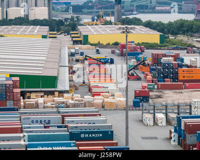 Contenitore di confezionamento a CTT Container Terminal Tollerort nel porto di Amburgo, Germania. Foto Stock