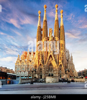 Barcellona, Spagna - Feb 10: Vista della Sagrada Familia, una grande chiesa cattolica romana a Barcellona, Spagna, progettato dall architetto catalano Antoni Gaudí, Foto Stock