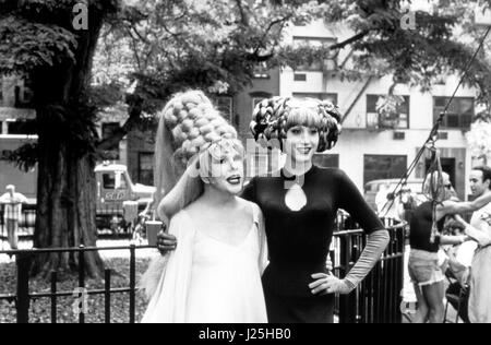 Wigstock: Il film, aka: Wigstock - Der Film, USA 1995, Regie: Barry Shils, Mitwirkende: Misstress Formika (rechts) Foto Stock