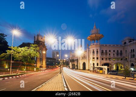 Scena notturna del vecchio Kuala Lumpur stazione ferroviaria, Malaysia Foto Stock