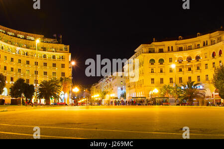 Famosa Piazza Aristotelous di notte. Salonicco, Grecia Foto Stock