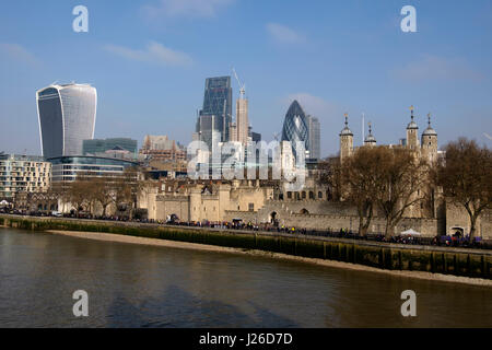 Edifici alti sullo skyline di Londra, Inghilterra, Regno Unito, Europa Foto Stock