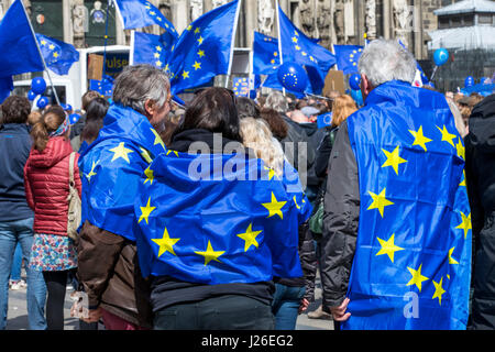 Puls dell'Europa il movimento, un pro-cittadino europeo di sua iniziativa le persone si incontrano ogni domenica pomeriggio in diverse città europee, Colonia, Germania, Foto Stock