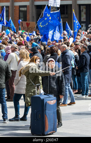 Puls dell'Europa il movimento, un pro-cittadino europeo di sua iniziativa le persone si incontrano ogni domenica pomeriggio in diverse città europee, Colonia, Germania, Foto Stock