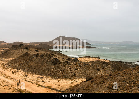 La Isla de Lobos Fuerteventura, Spagna con la luna tipici come il paesaggio vulcanico dell'isola. Foto Stock