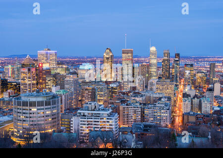 Montreal, Canada - 24 Aprile 2017: Montreal skyline al tramonto dal Belvedere Kondiaronk Foto Stock