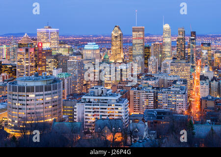 Montreal, Canada - 24 Aprile 2017: Montreal skyline al tramonto dal Belvedere Kondiaronk Foto Stock