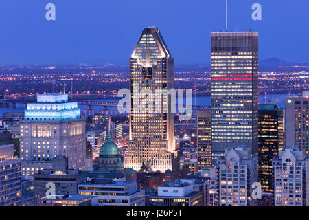 Montreal, Canada - 24 Aprile 2017: Montreal skyline al tramonto dal Belvedere Kondiaronk Foto Stock