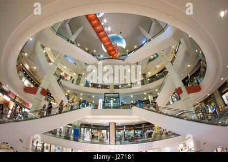 Il terminale 21 Shopping Mall, Sukhumvit Road, Bangkok, Thailandia Foto Stock