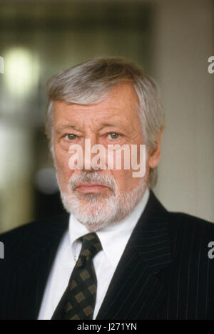 Österreichischer Schauspieler und moderatore Dietmar Schönherr, Deutschland 1980er Jahre. Attore austriaco e il presentatore TV Dietmar Schoenherr, Germania degli anni ottanta. Foto Stock