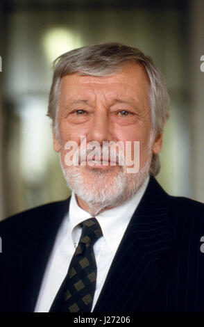 Österreichischer Schauspieler und moderatore Dietmar Schönherr, Deutschland 1980er Jahre. Attore austriaco e il presentatore TV Dietmar Schoenherr, Germania degli anni ottanta. Foto Stock