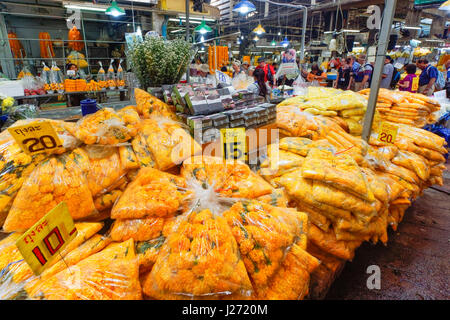 Pak Khlong Talat , il Mercato dei Fiori, Calendula per offrire nel tempio, Banglamphu Foto Stock